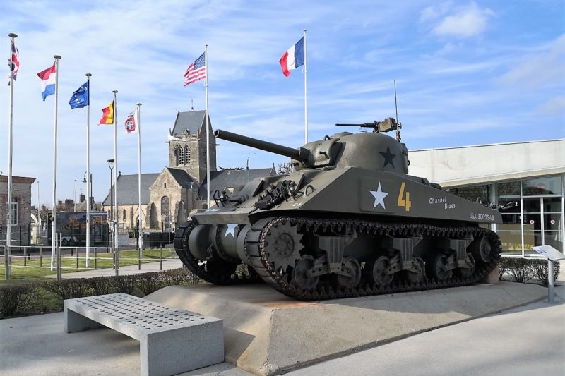 Normandy D-Day tour between Utah Beach, Sainte Mère l’Eglise, Omaha Beach and the Normandy American Cemetery