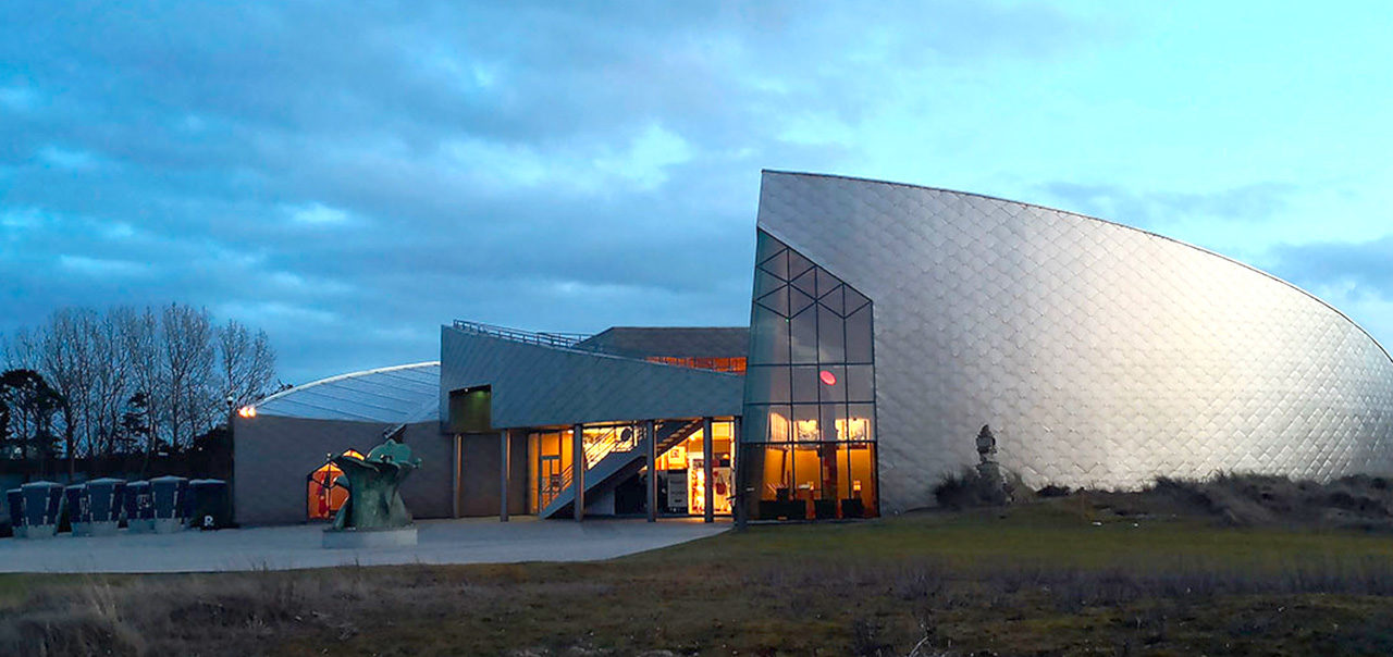 https://www.adrian-roads.com/wp-content/uploads/2019/03/Courseulles-Canadian-Museum-by-night-2-1280x604.jpg